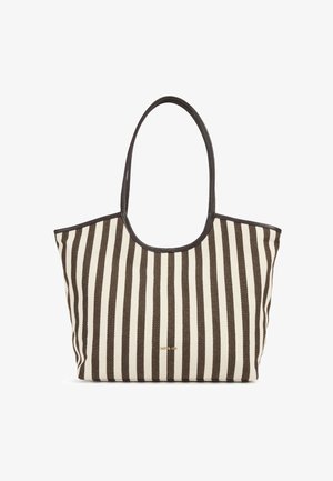 Gestreifte Tragetasche in Braun- und Cremetönen, aus gewebtem Material gefertigt, mit abgerundeten oberen Kanten und langen Griffen. Goldfarbenes Logo am Boden.