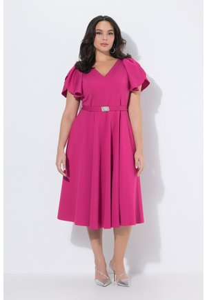 FLUTTER CAP SLEEVE - Cocktailkjole / festkjole - magenta