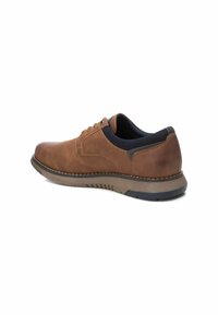 Refresh Zapatos con cordones - camel