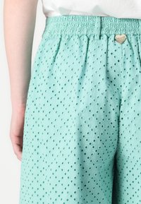 TWINSET Šortky - green marine