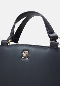 Tommy Hilfiger MONOTYPE SATCHEL SET - Borsa a mano - space blue