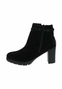 Botte de cheville en suede noir avec un talon carré, fermeture éclair sur le côté et détail de sangle décorative au-dessus de la cheville.