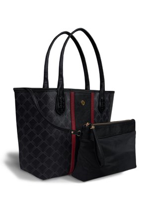 Sac fourre-tout noir avec un motif en diamant, une bande verticale rouge et des poignées tressées ; comprend une petite pochette noire détachable.