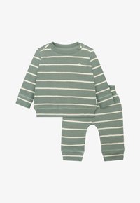 Selected, green milieu