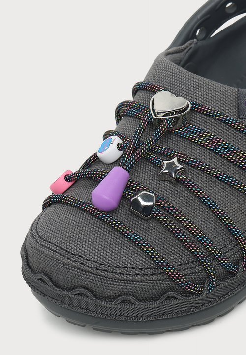 Crocs CRAFTEDFRIENDSHPBRACELETCLOGK - Clogs - carbon — foto 3