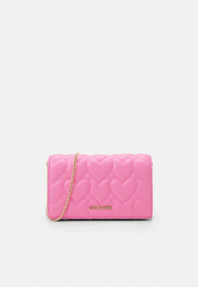 HANDLE QUILTED CROSS BODY - Clutches - rosso