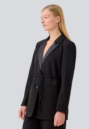Black blazer with satin lapels, tie waist, and two front pockets. Smooth texture and structured shape. Suitable for formal or smart-casual wear.