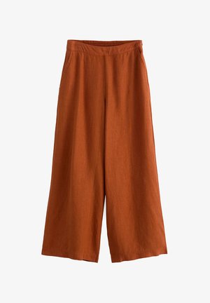 Széles szárú, magas derekú nadrág rozsdavörös színben, oldalzsebekkel és sima, rugalmas derékrésszel, könnyű anyagból készült.
