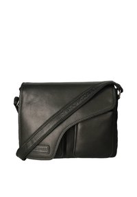 Borsa a messaggero nera in pelle con chiusura a pattina, tracolla regolabile e due tasche frontali. Presenta una superficie testurizzata e un marchio discreto.