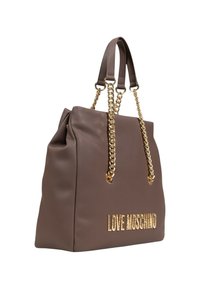 Bruine leren schoudertas van faux leer met gouden kettingbanden en het ingeslagen logo "LOVE MOSCHINO" aan de voorkant. Gladde textuur, gestructureerd ontwerp.