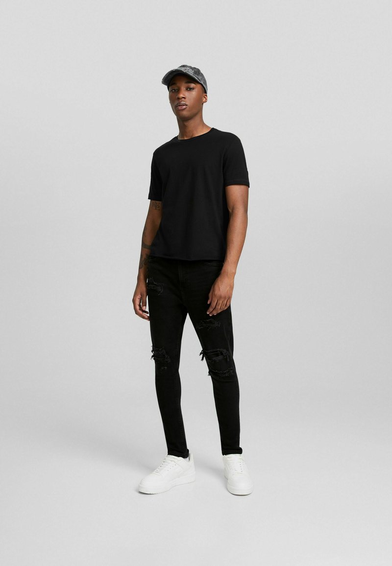 Bershka Jeans Tapered Fit zwart Bershka Jeans Tapered Fit zwart