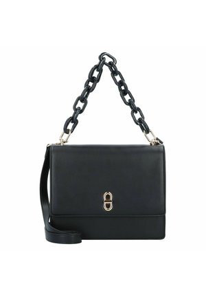Sac à main en cuir noir de forme rectangulaire, doté d'une poignée en chaîne noire épaisse et d'un fermoir en métal doré.