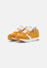 Marco Tozzi BY GUIDO MARIA KRETSCHMER - Sneaker low - saffron comb