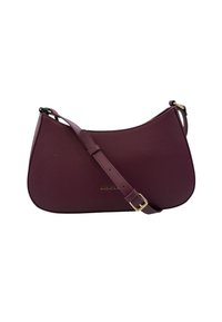 Borsa a spalla in ecopelle bordeaux con silhouette curva, tracolla regolabile e dettaglio del logo dorato sul davanti.