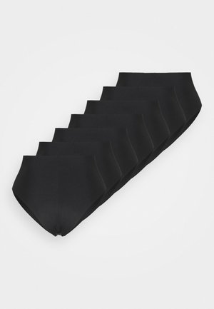Schwarze Baumwoll-Hipster-Unterwäsche in einer Reihe präsentiert, mit glatter Textur und nahtlosem Design sowie einem mittelhohen Bund.