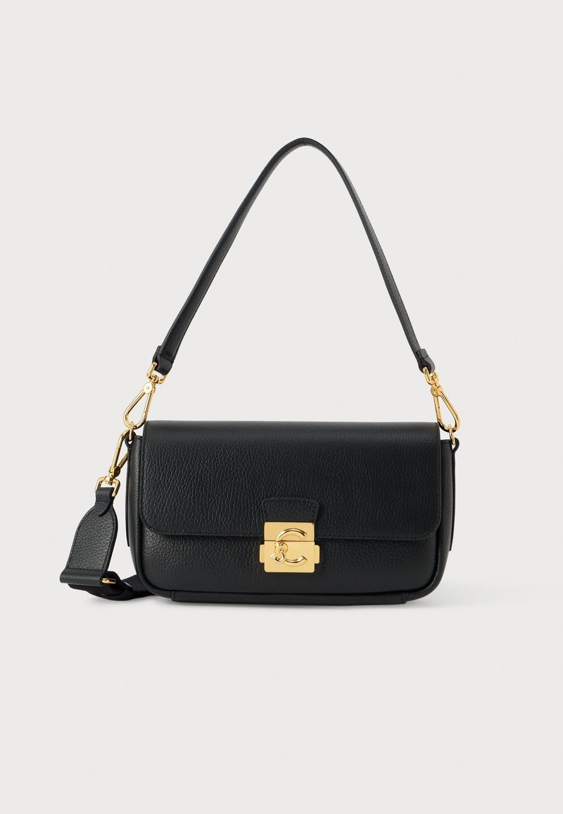 Sac à épaule en cuir noir avec finition texturée, fermoir doré avec un motif double C, et bandoulière détachable avec des éléments dorés.