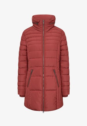 Röd vadderad jacka med hög krage, framdragkedja och två sidofickor med dragkedja. Materialet har en slät, texturerad yta.