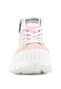 Jasnoróżowe wysokie trampki z białymi sznurowadłami i gumową podeszwą. Posiadają oznaczenie na języku oraz boczny zamek błyskawiczny ułatwiający zakładanie.