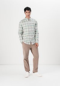 Tommy Jeans ISAAC - Trousers - coastal taupe