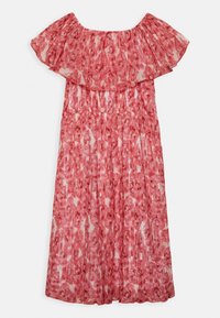 Różowa maxi sukienka w kwiatowy wzór z odkrytymi ramionami, falbaniastej dekoltem, plisowanym materiałem i swobodnym krojem. Lekka, przezroczysta tekstura.