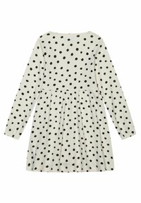 Šaty s dlouhými rukávy, které mají bílou základnu s výraznými černými puntíky, vrstvenou sukni, žebrovanou texturu a kulatý výstřih.