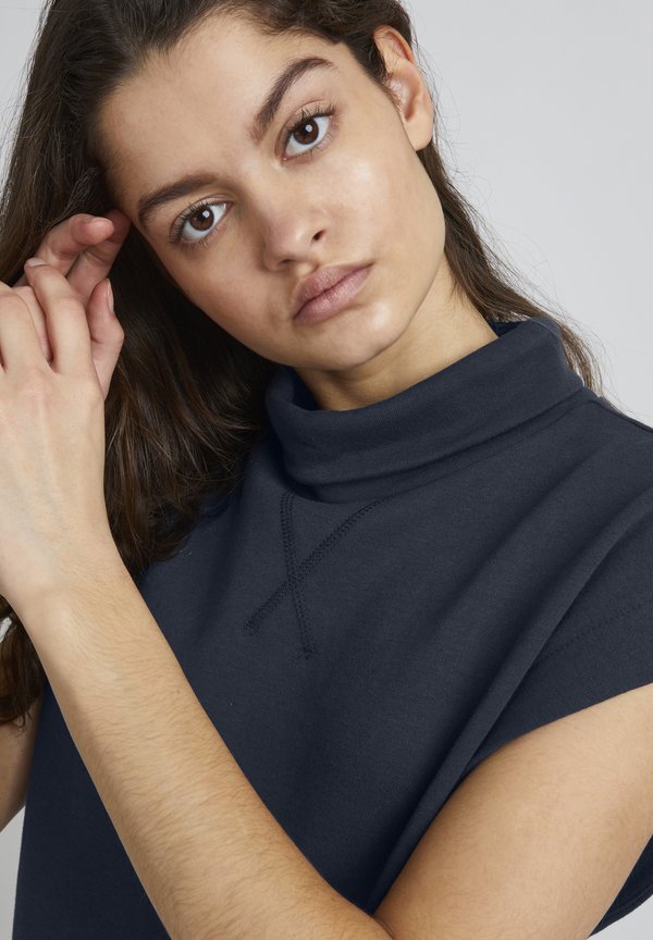 IHJicinta - Basic T-shirt - total eclipse3