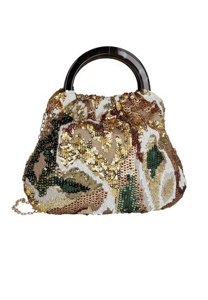 Pequeño bolso de mano con asas circulares negras, cubierto de lentejuelas multicolor doradas, verdes, marrones y blancas con un patrón de camuflaje.