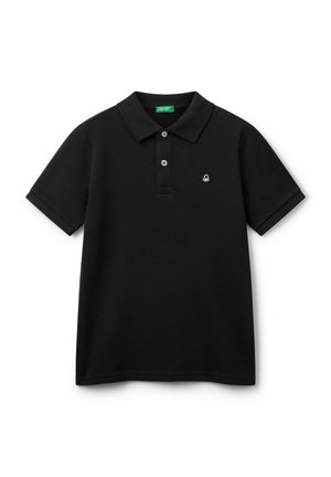 Polo shirt nera realizzata in tessuto jersey, con colletto, tre bottoni, maniche corte e un piccolo logo ricamato sul petto.