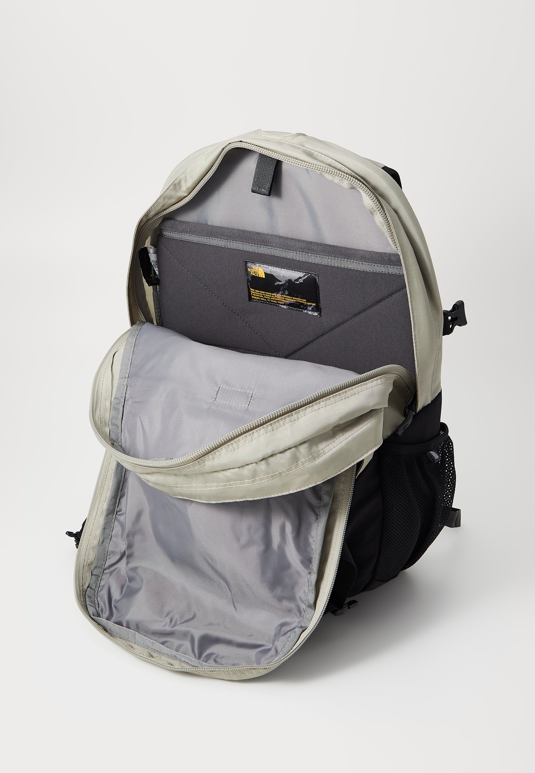 【THE NOTRH FACE】 BASIC SLIDE‐GRAYISH_KHAKI The North Face Klapki M Base Camp Slide Iii NF0A4T2RA2Z1