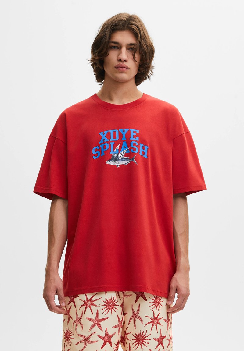 PULL&BEAR SHORT SLEEVE XDYE SPLASH TShirt print red/rot Zalando.de