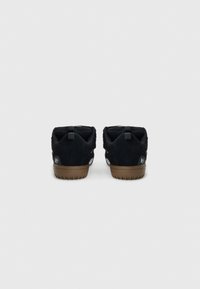 és QUATTRO UNISEX - Skate shoes - black/gum/white