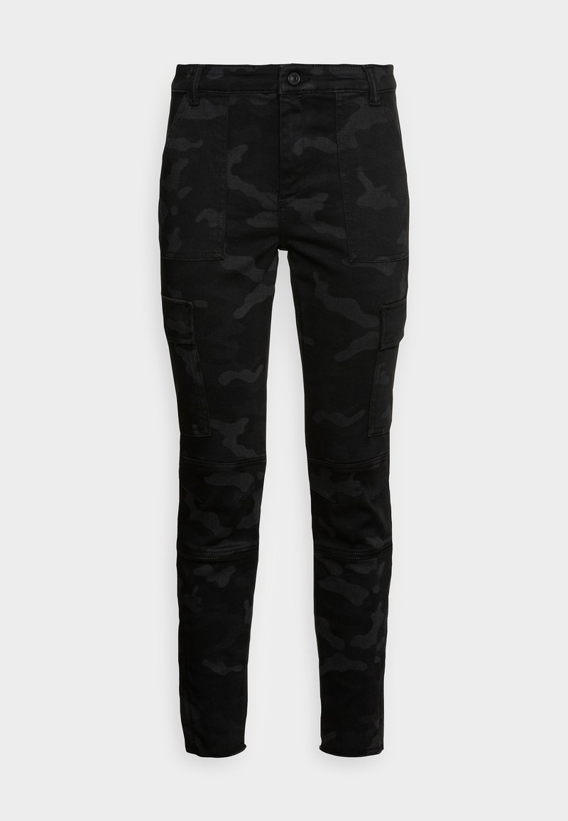 Pantalon cargo slim noir camouflage avec fermeture à boutons, passants de ceinture, poches plaquées devant et poches latérales avec rabat.