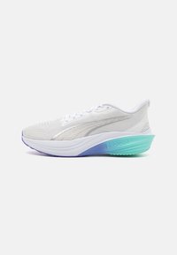 DARTER PRO FADE - Silniční běžecké boty - white/electric peppermint