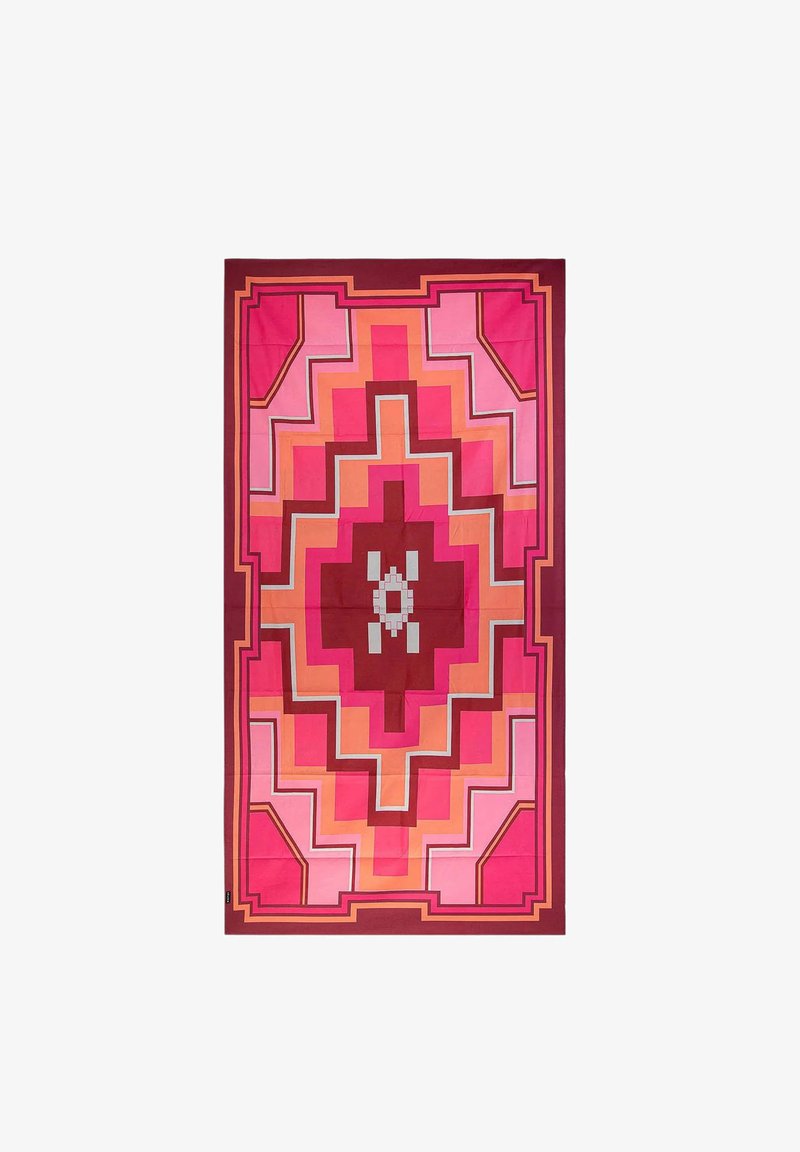 Sciarpa quadrata colorata con motivi geometrici in tonalità di rosa, rosso e arancione, dotata di un design centrale. Tessuto morbido con un bordo audace.