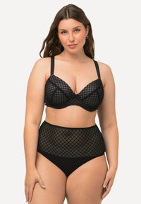 Zwart lingeriesetje met een doorschijnend gaasontwerp met een diamanten patroon, onderwired bh met verstelbare bandjes en hoogverlies ondergoed.