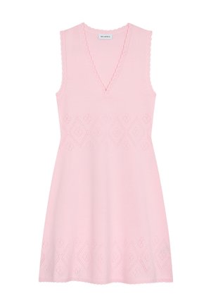 Vestito senza maniche in maglia rosa pallido con scollo a V, bordi smerlati e motivi traforati a forma di diamante lungo la vita e l'orlo.