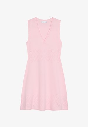 Vestito senza maniche in maglia rosa pallido con scollo a V, bordi smerlati e motivi traforati a forma di diamante lungo la vita e l'orlo.