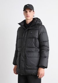 Calvin Klein LONG HOODED QUILT PUFFER - Zimska jakna - black