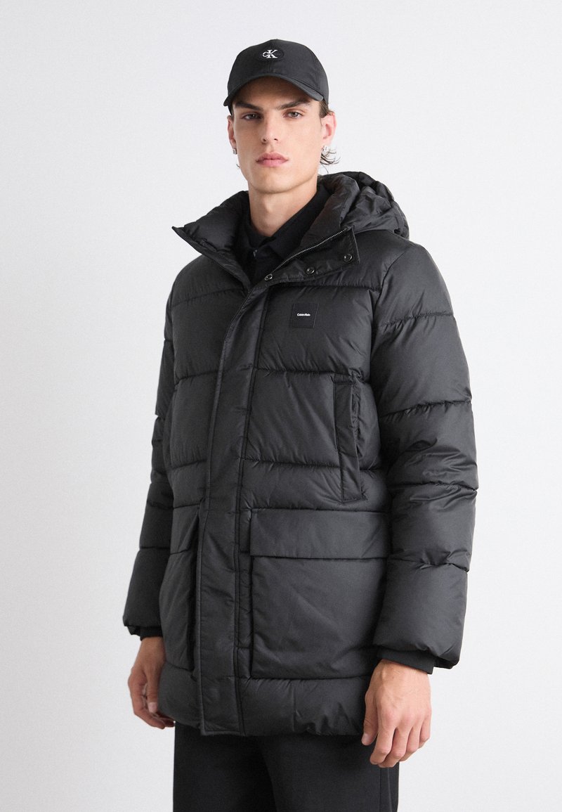 Calvin Klein LONG HOODED QUILT PUFFER - Giacca invernale - black