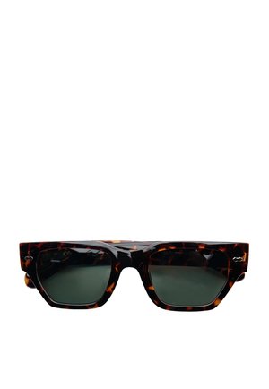 Occhiali da sole rettangolari con montatura tartarugata, lenti verde scuro e astine spesse.