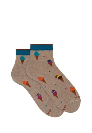 Calzini beige con motivi di coni gelato colorati, con tacco e punta texturizzati di colore marrone, e un polsino rigato color turchese.