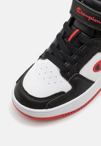 Champion RD18 2.0 MID B PS UNISEX - Kosárlabdacipők - new black/white/red