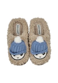 Pantuflas de felpa beige con una cara de dibujo animado; detalle de gorro de lana azul con pompón blanco en cada zapato. La etiqueta dice "JOMIX HOME."