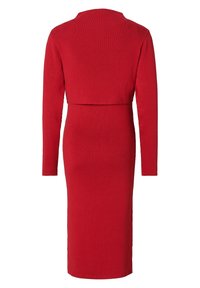 Robe rouge à manches longues et ajustée, en tissu tricoté lisse. Elle présente un corsage court et une jupe longueur genou.