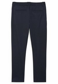 Pantalon bleu marine en tissu texturé, doté d'une ceinture élastique, de deux poches arrière et d'une coupe ajustée.