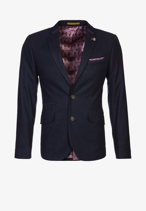 Blazer azul marino para hombre con dos botones, solapas con muesca, bolsillos frontales con solapa, forro rosa con flores y pañuelo de bolsillo a juego.