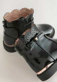 Next REGULAR FIT czarny