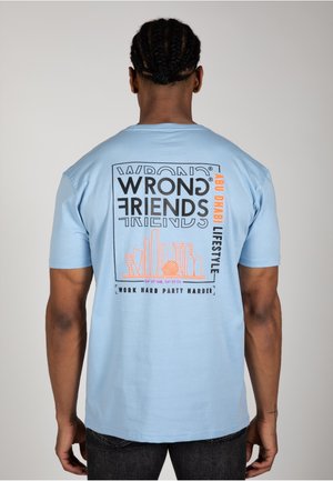 Wrong Friends ABU DHABI - Camiseta estampada - blauw