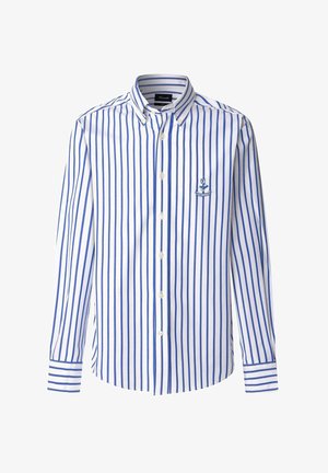 Camicia bianca a maniche lunghe con bottoni, caratterizzata da strisce verticali blu, colletto con bottoni e un logo ricamato sul petto.