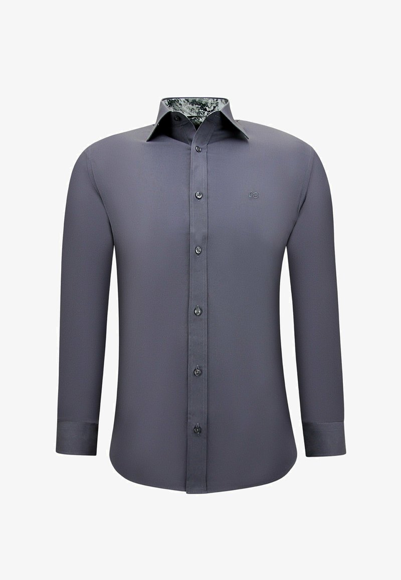 Grijze longsleeve met een contrasterende, patroonrijke binnenkraag, knoopsluiting aan de voorkant en een subtiel logo op de borst. Soepele textuur, getailleerd ontwerp.